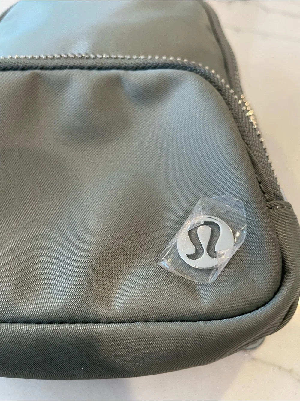 Lululemon Everywhere Sling Bag Small Unisex